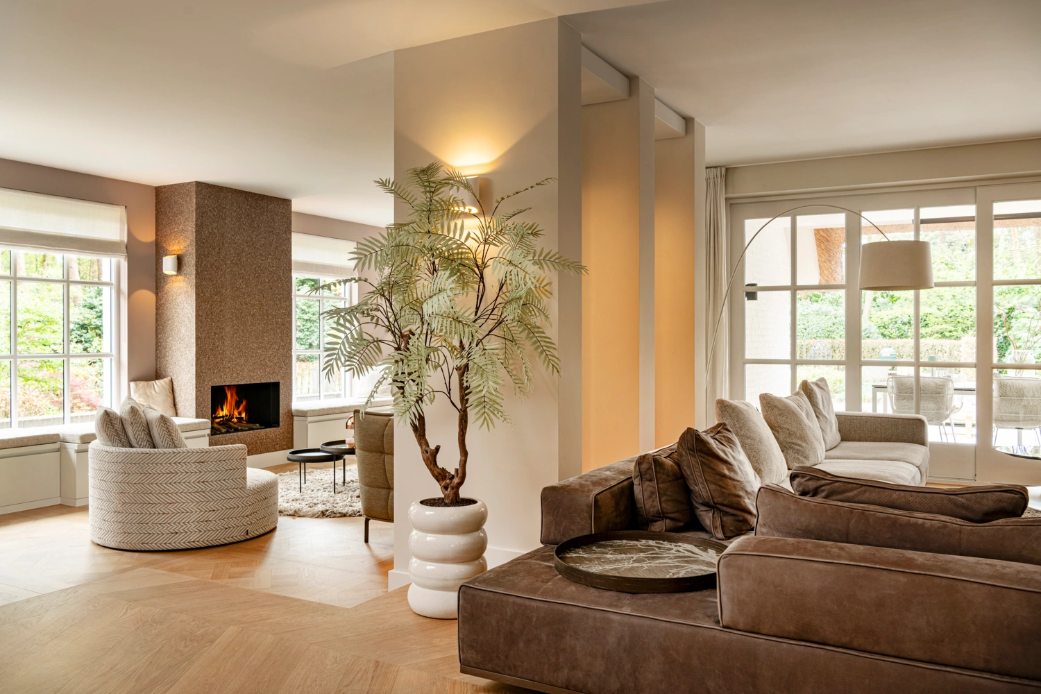 Plant in ruime woonkamer